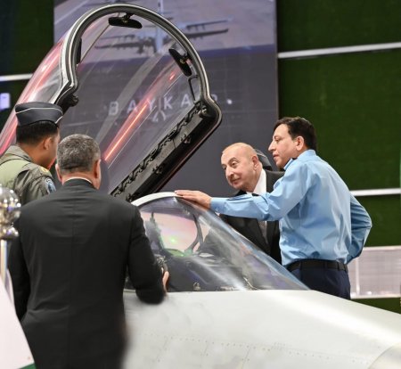 Prezident Pakistanda hərbi sərgidə... - FOTOLAR