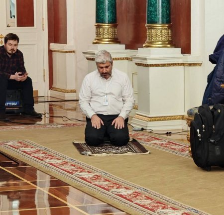 Kremldə namaz QILDI 