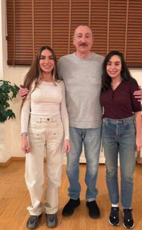 Prezidentin ad günündən ailə fotosu