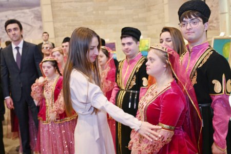 Daş Salnamə Muzeyində “Çərçivədən kənar” adlı inklüziv incəsənət sərgisi açılbı