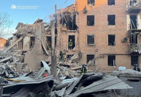 Dnepr şəhərinə raket zərbələri endirilib, dağıntılar və xəsarət alanlar var