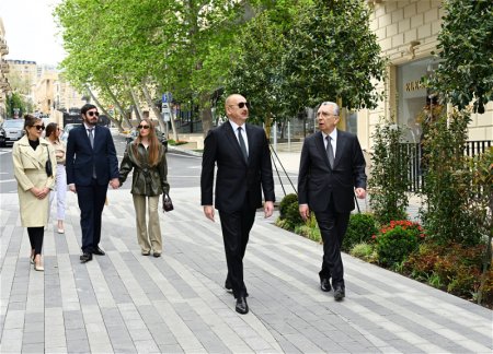 İlham Əliyev Bakının İslam Səfərli küçəsinin yenidənqurmadan sonra açılışında iştirak edib